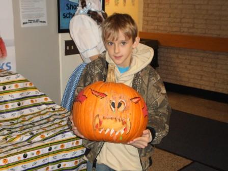 pumpkins with students 09 002.jpg